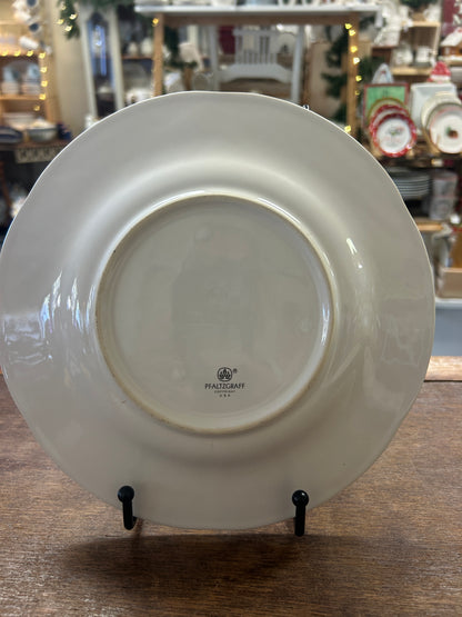 Red Green White Pfaltzgraff Winterberry Plate, 9"
