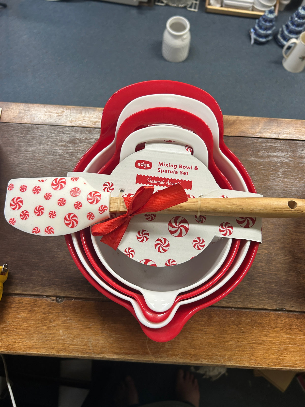 Red & White NEW 4 Bowls & Peppermint Spatula Set, 10 1/2"