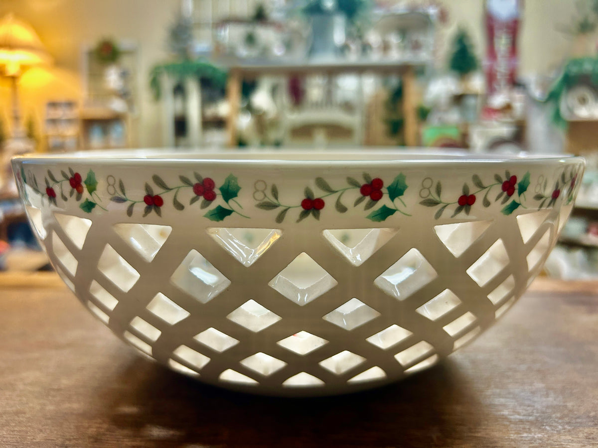 Red Green White Pfaltzgraff Winterberry Lattice Bowl, 10"