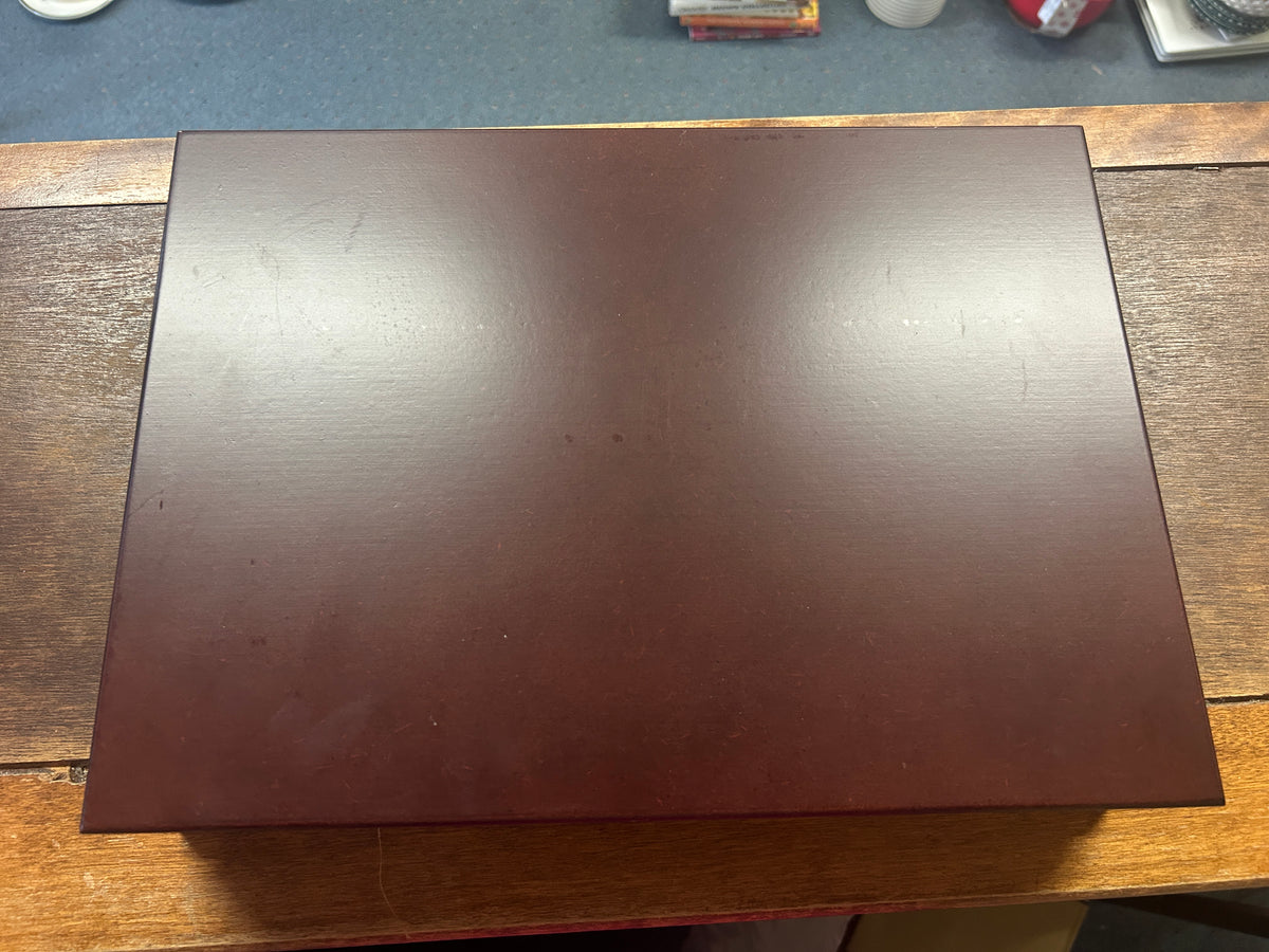 Brushed metal presentation box panel for silverware set