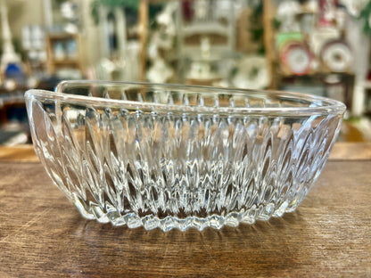 Clear crystal silverware holder bowl with vertical ribbed cut pattern