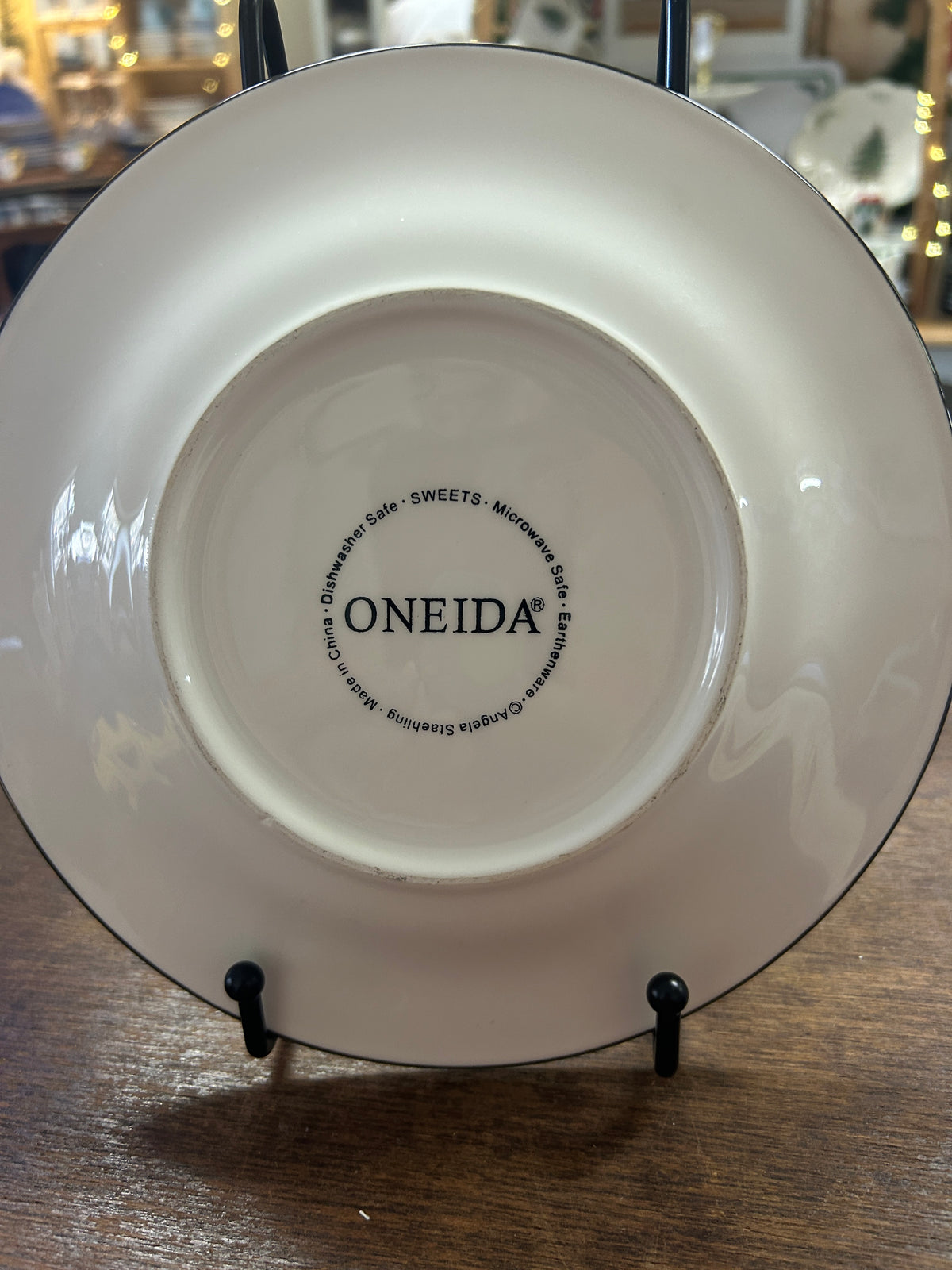Oneida sweet pastry plate, white back with ONEIDA center logo