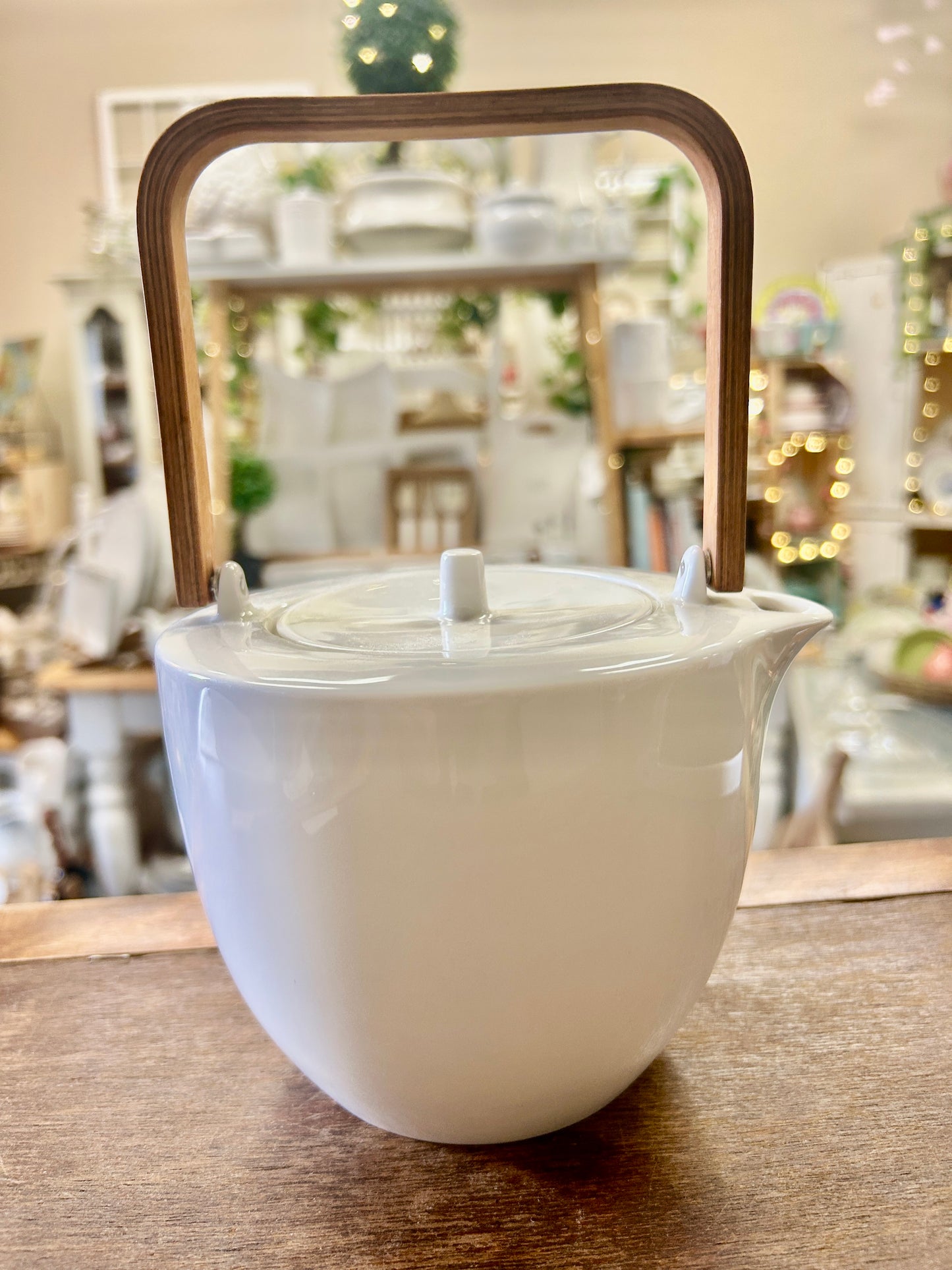 White Villeroy & Boch City Life Tea Pot Luxembourg, 4 1/2"