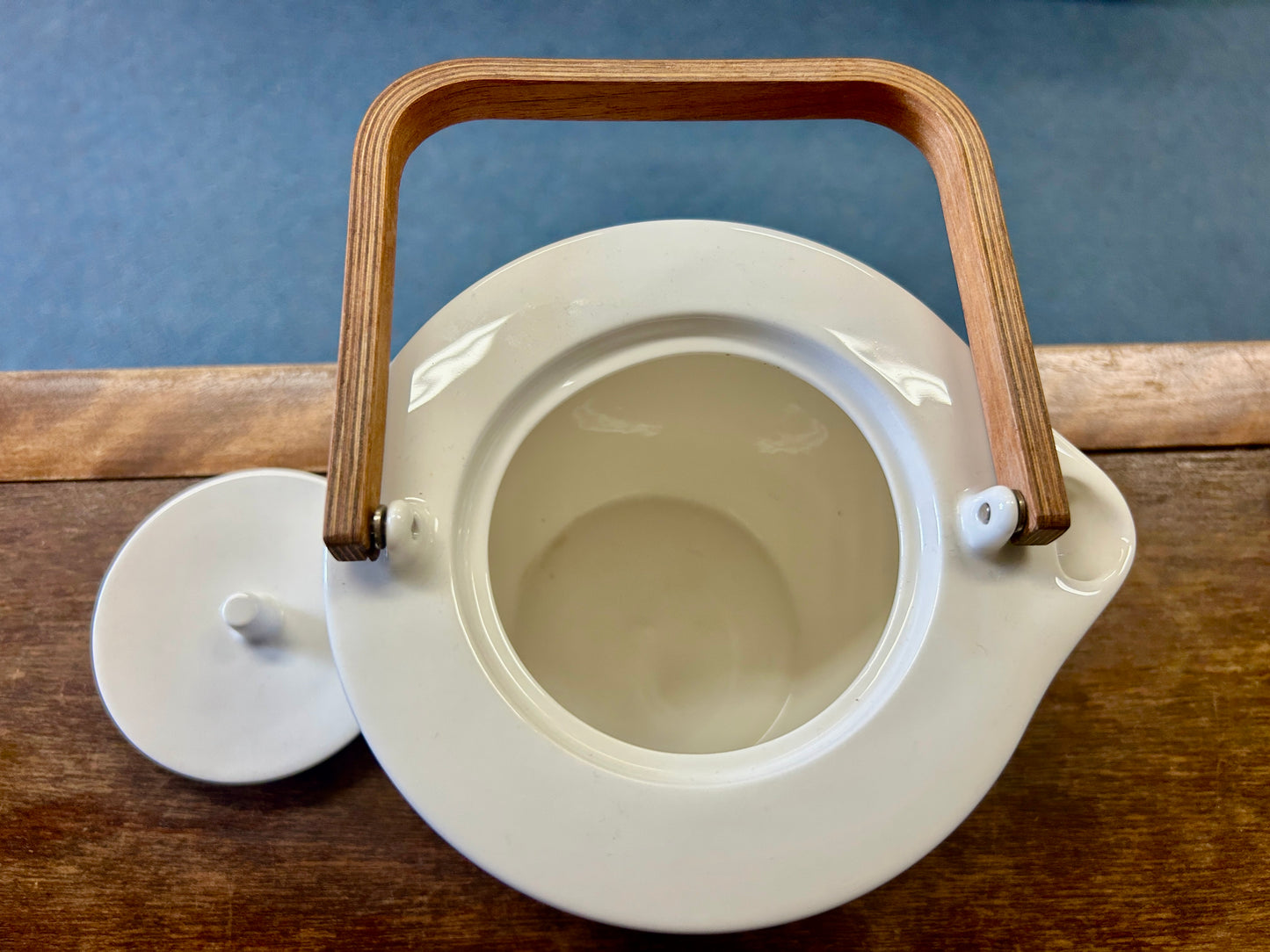 White Villeroy & Boch City Life Tea Pot Luxembourg, 4 1/2"
