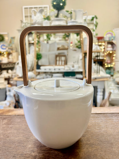 White Villeroy & Boch City Life Tea Pot Luxembourg, 4 1/2"