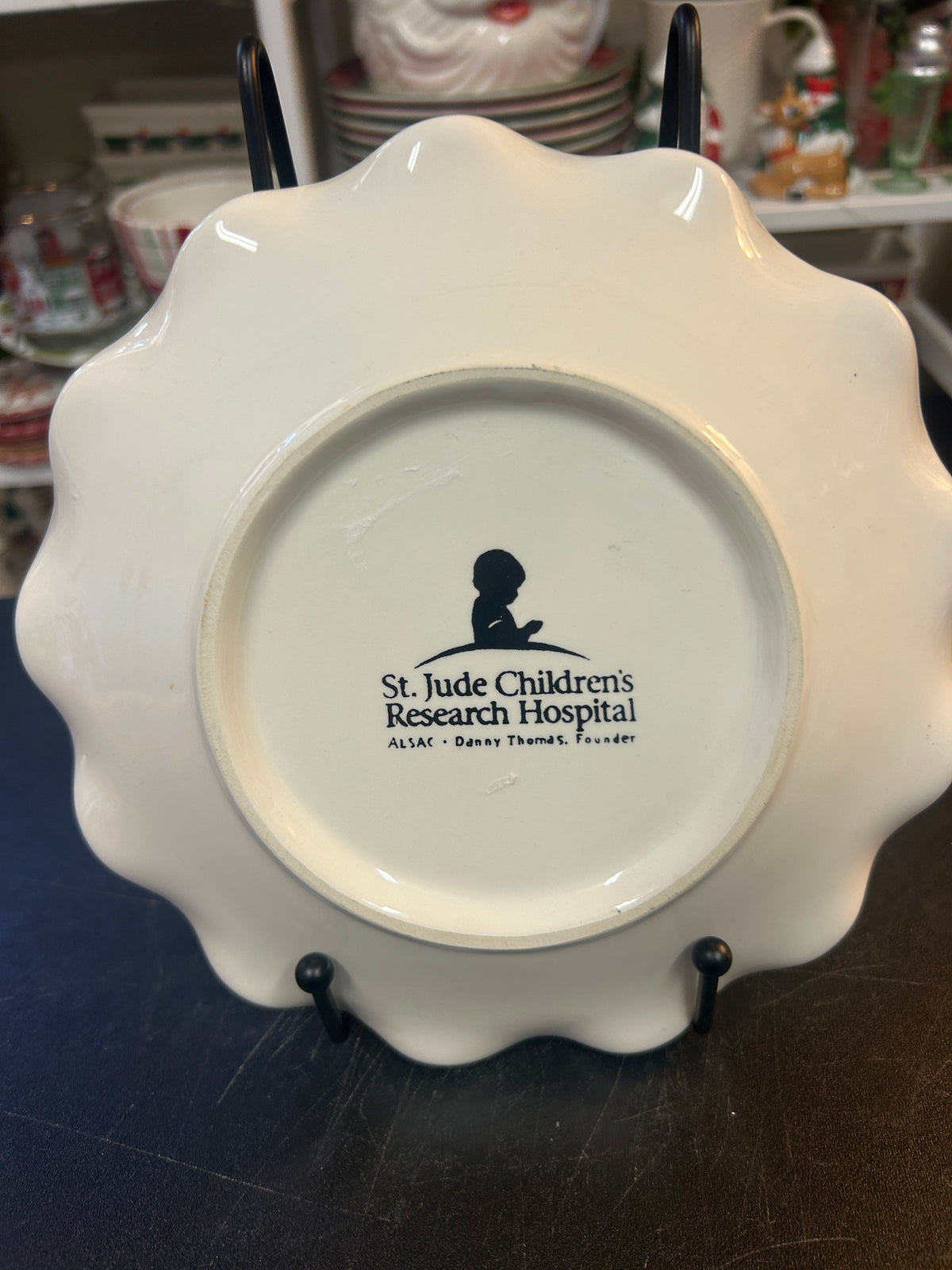 Scalloped decorative plate back with St. Jude Children's Research Hospital logo