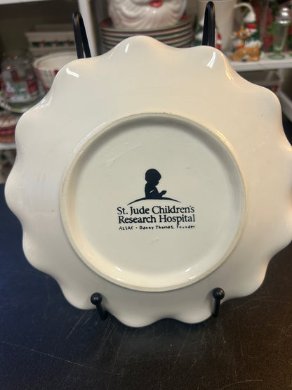 Scalloped decorative plate back with St. Jude Children's Research Hospital logo