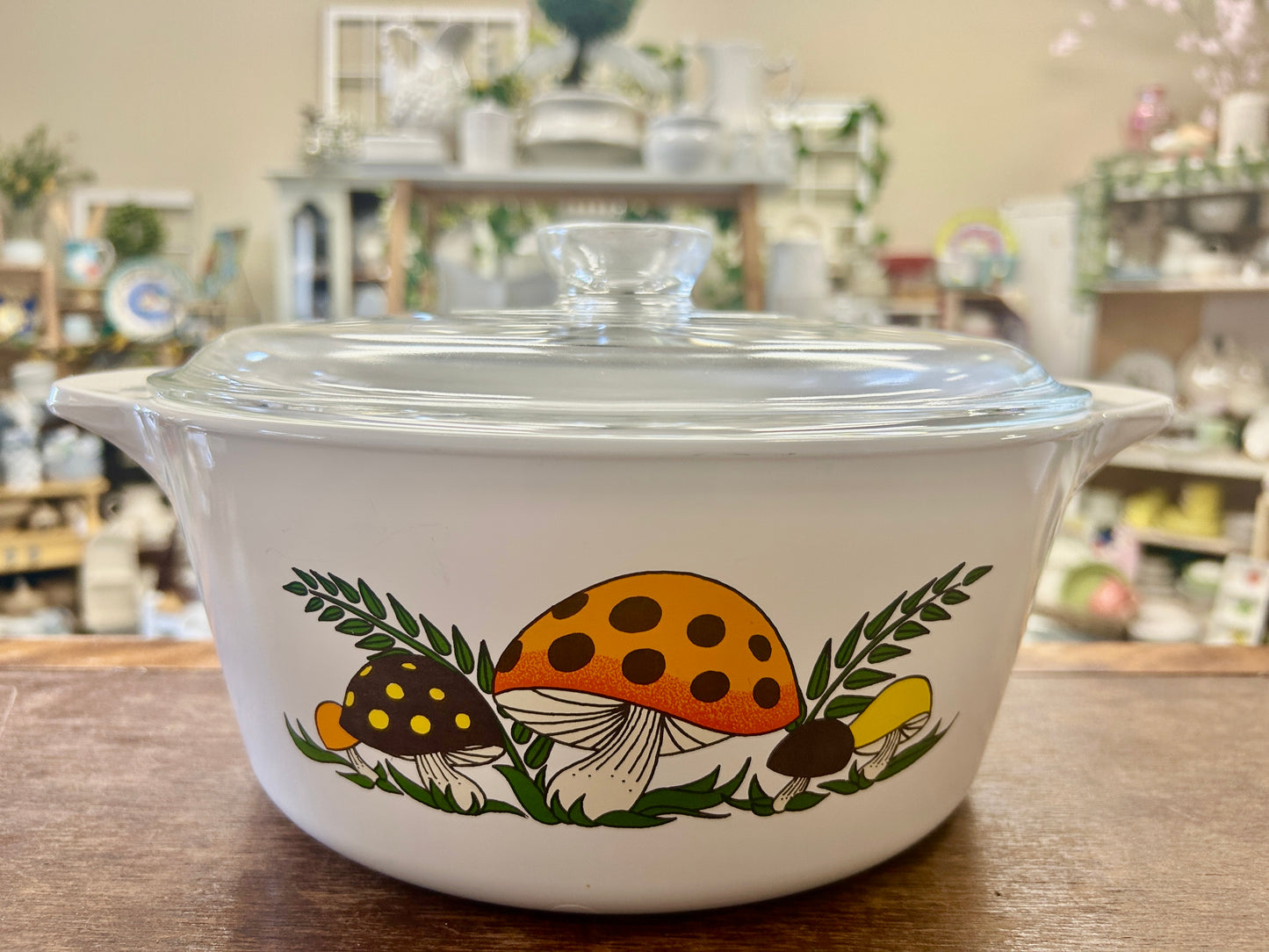 Multicolor Corningware Mushroom 4 QT w/Lid, 4 QT