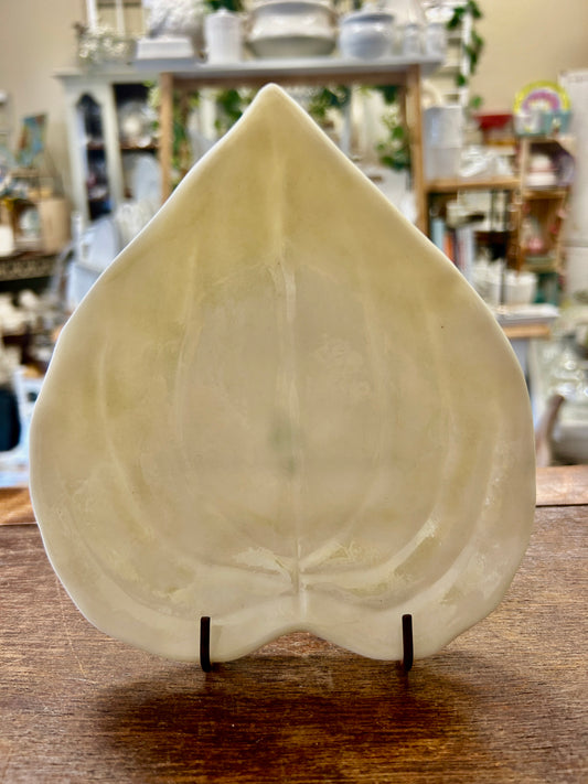 Cream Belleek Leaf Heart Shape Plate Ireland, 6 1/2"