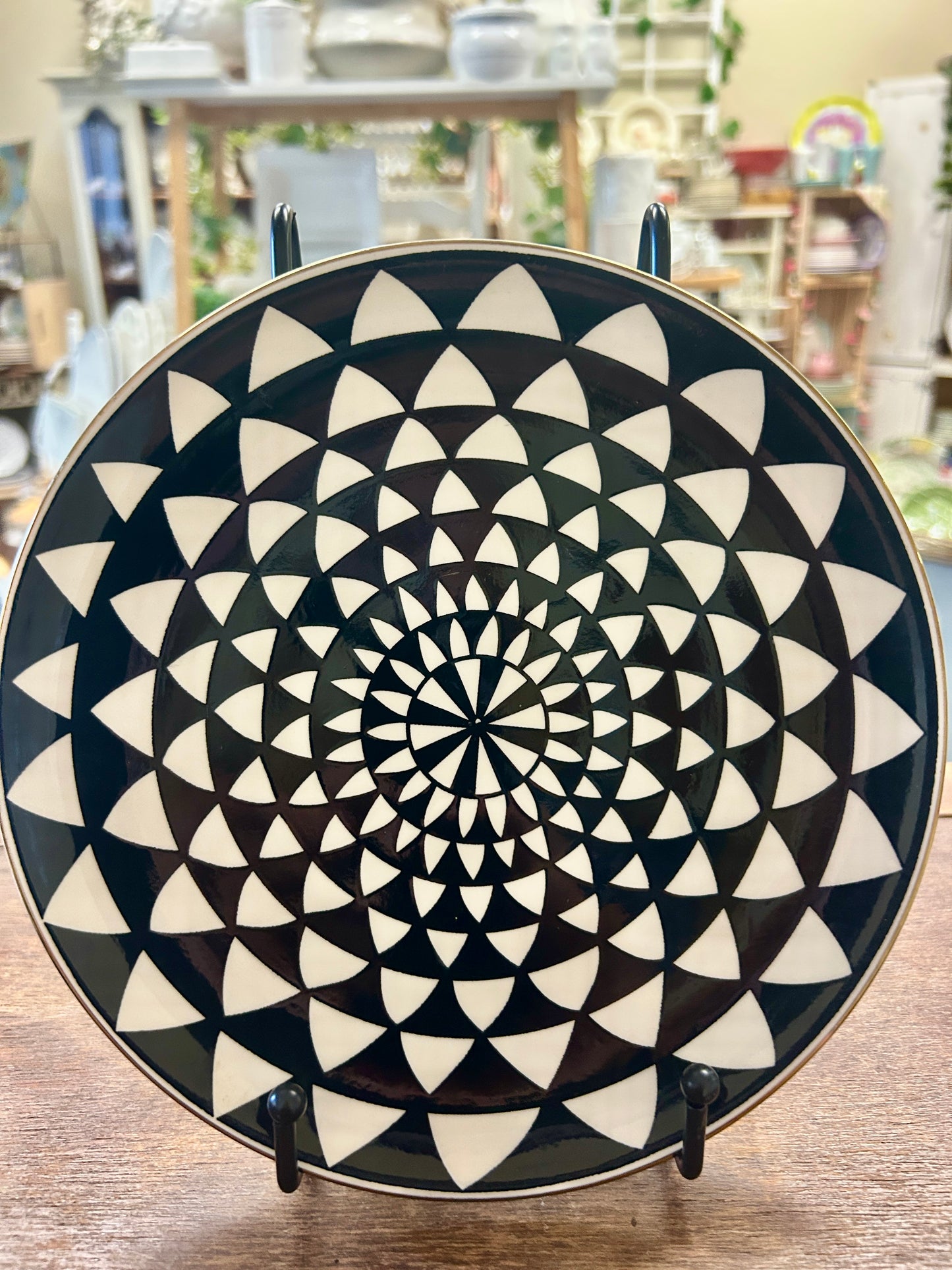 Black & white Thyme & Table Medallion Black & White Plate, 8 1/4"