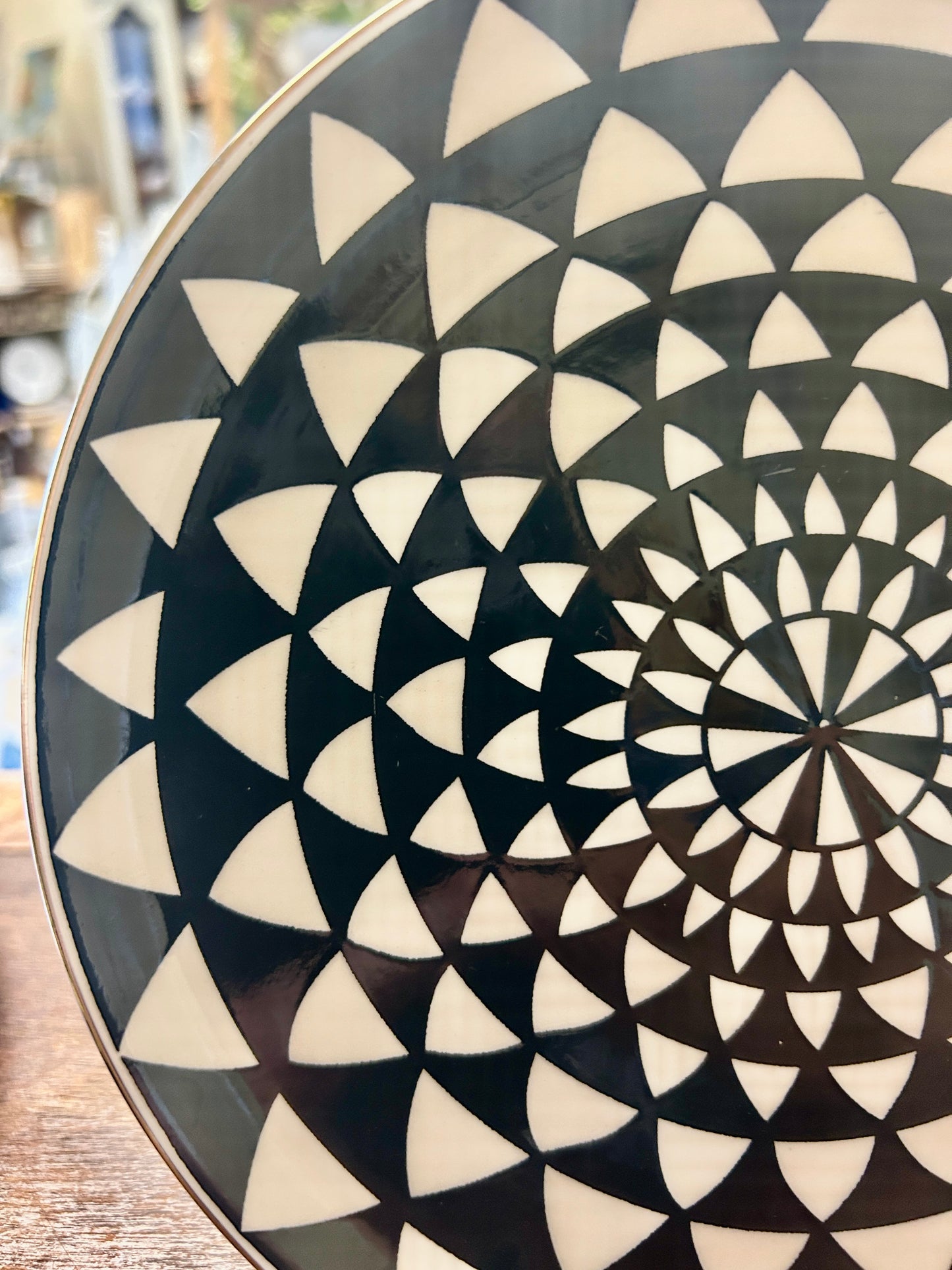 Black & white Thyme & Table Medallion Black & White Plate, 8 1/4"