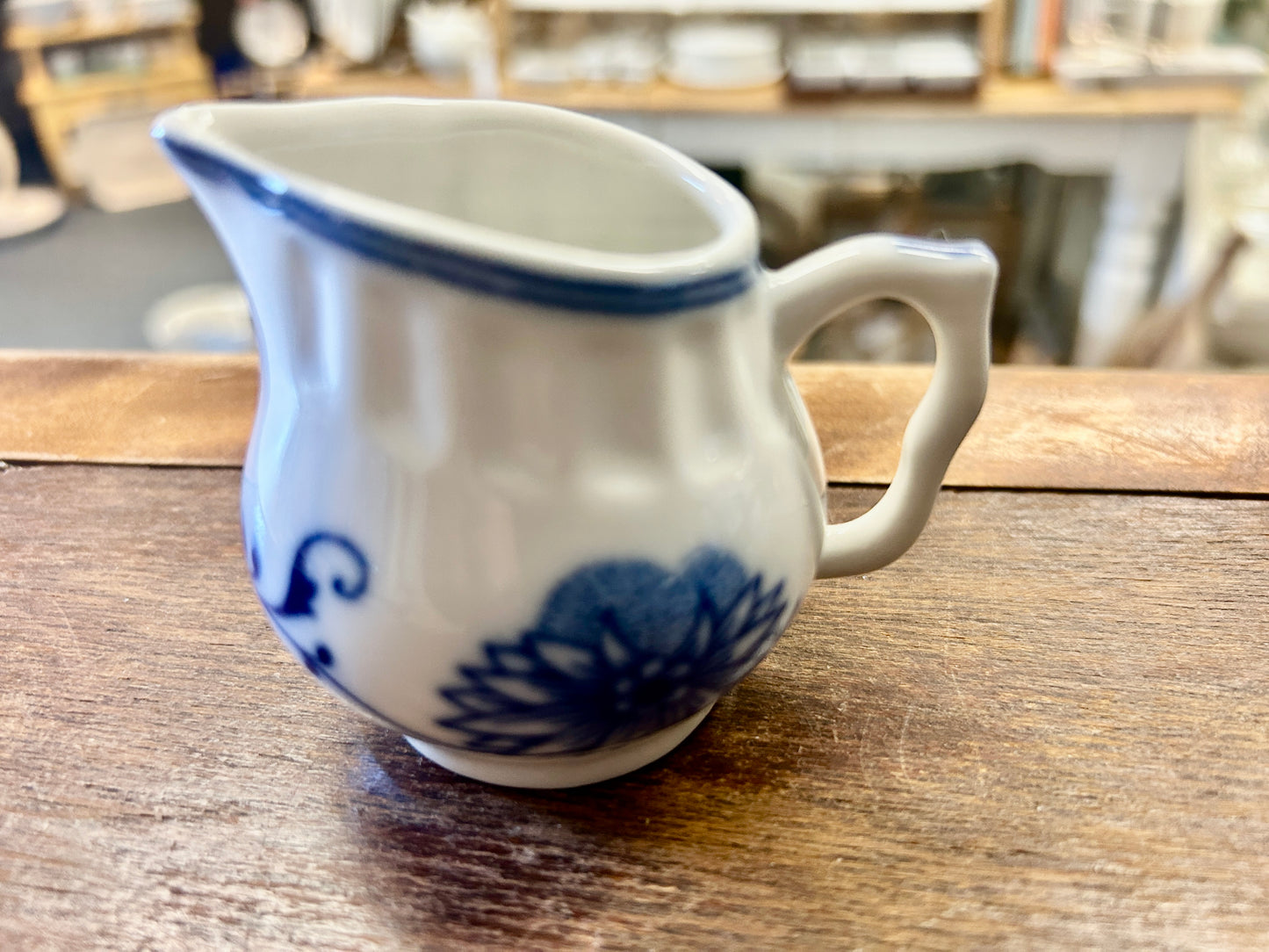 Blue & White Zwiebelmuster Blue & White Creamer Czechoslovakia, 2 1/2"