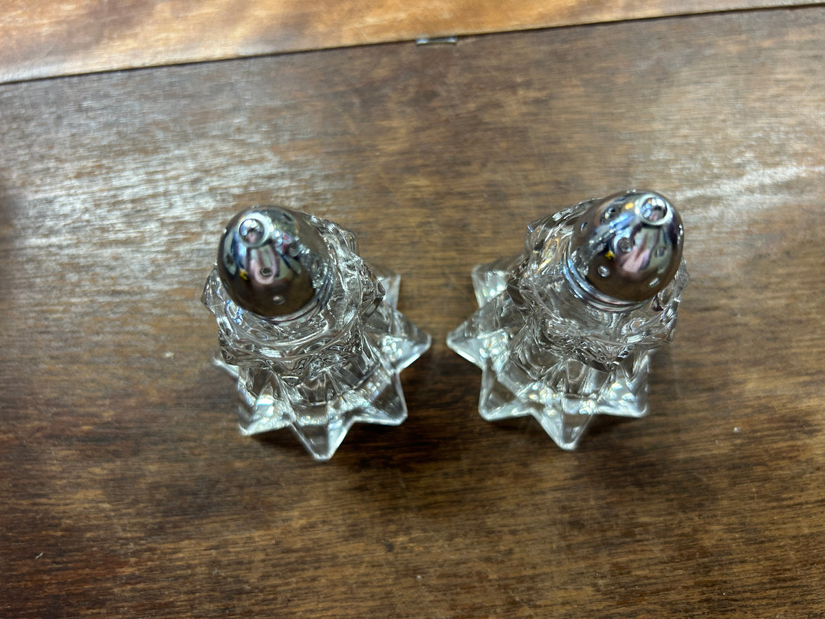 Clear 8-point glass salt and pepper shakers with faceted lids