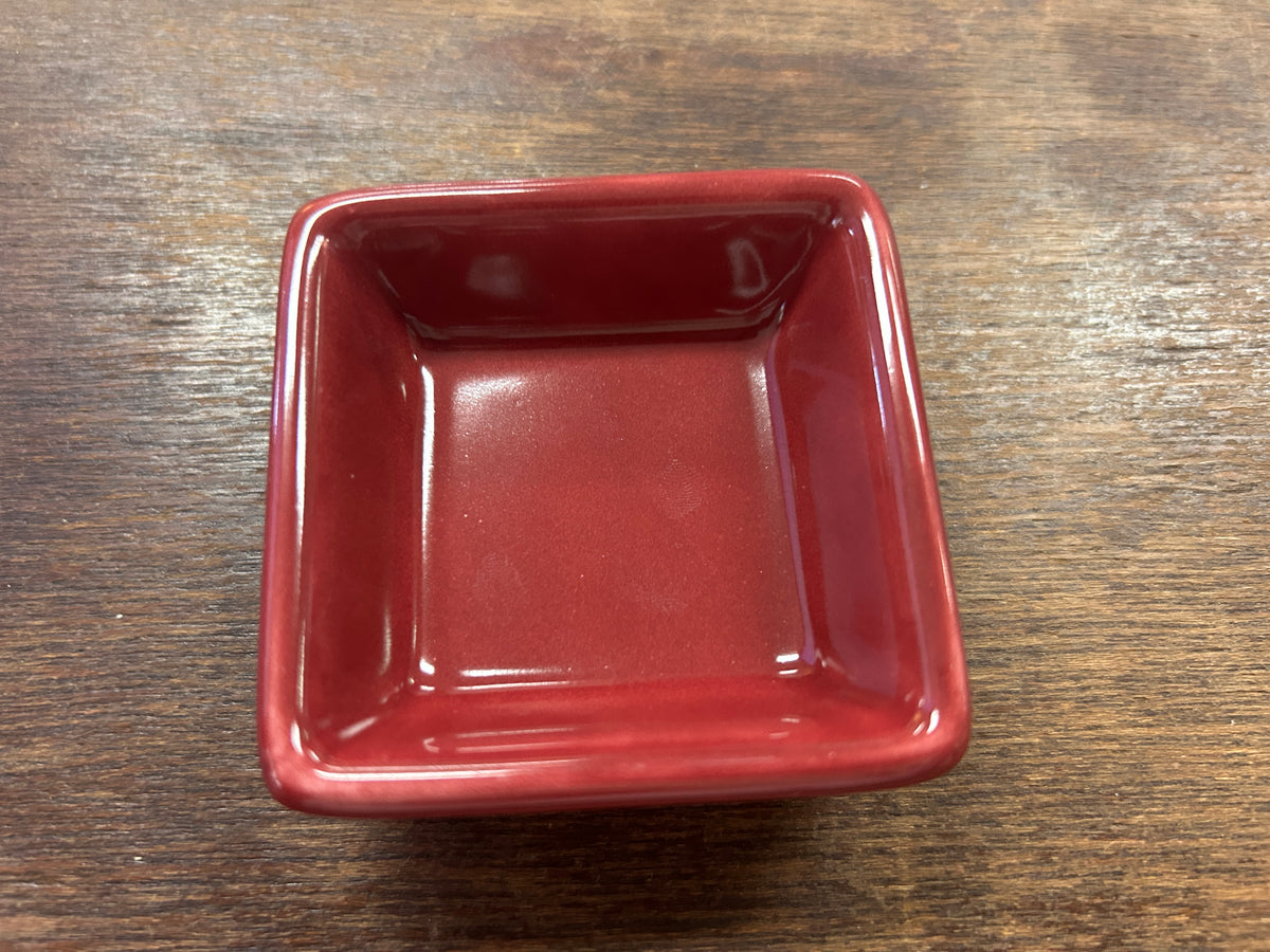 Red glossy square bowl, flat rim and deep center