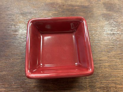 Red glossy square bowl, flat rim and deep center