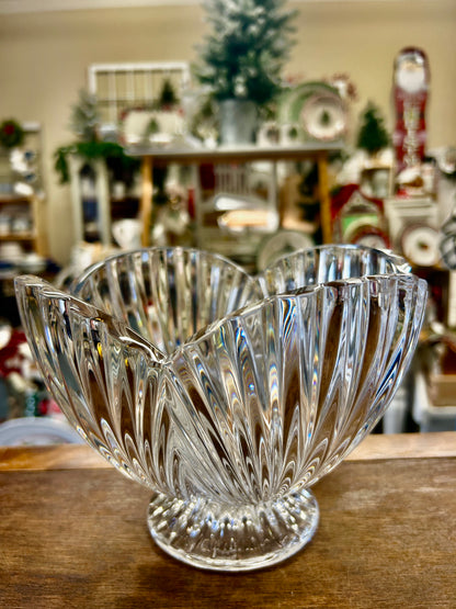 Clear crystal shell bowl with fluted ridges, 8-inch size