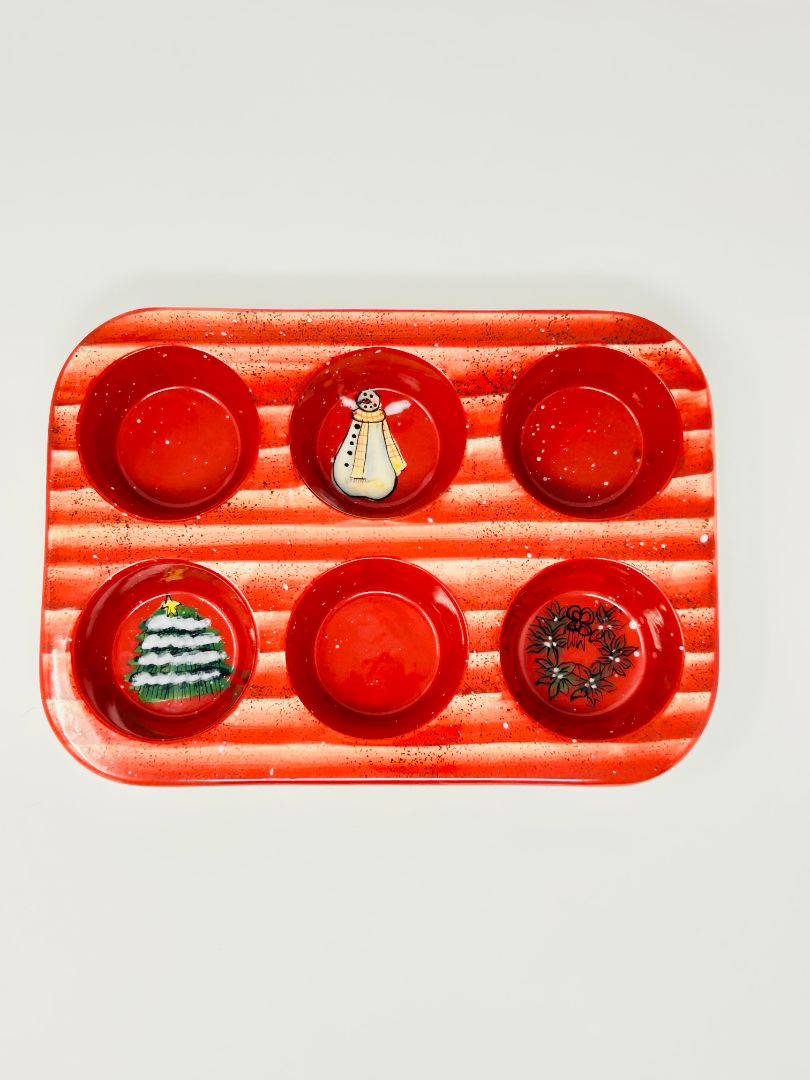 Red Green White Nantucket Home Christmas 6 Cupcake Baker, 10 1/2"